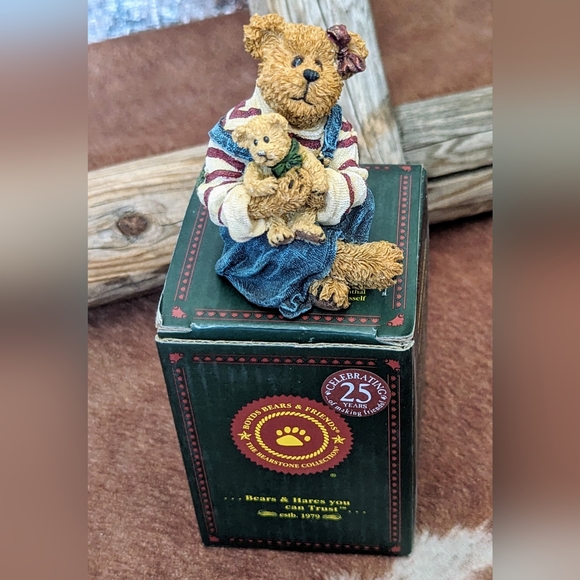 Boyds Bears Collection The Bearstone Collection Megan McBruin & Friend Bear Hugs - Picture 3 of 11